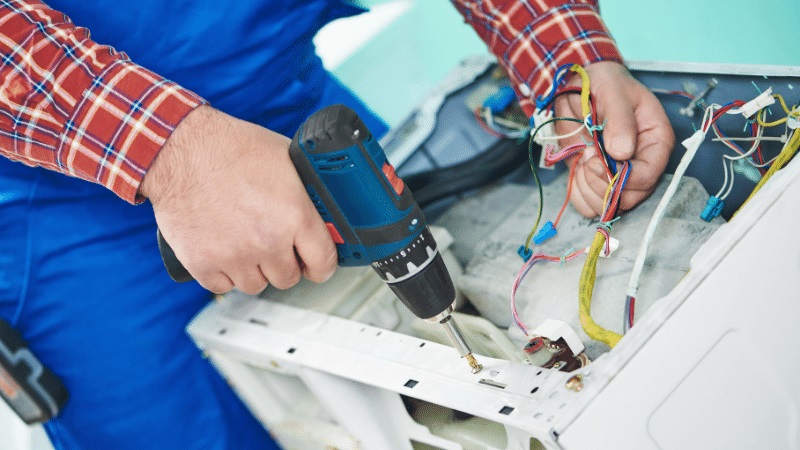 İzmir Vaillant Vaillant çamaşır makinesi kart tamiri – Su almama arızası orijinal parça ile giderildi. - Teknik servis örneği